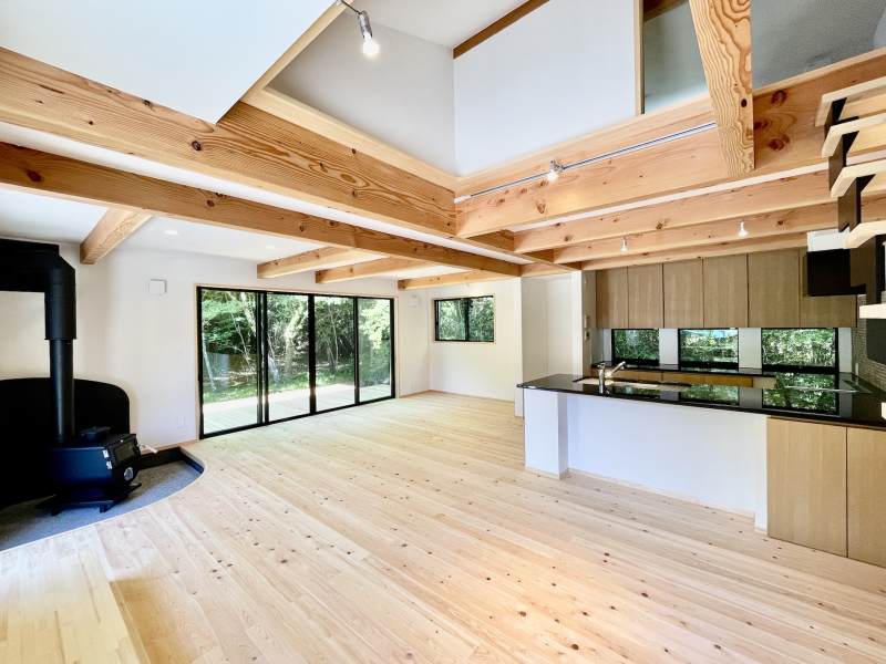 裾野市富士急十里木高原別荘地に建築したソーラーシステムそよ風で床暖房するパッシブデザインの自然素材の家