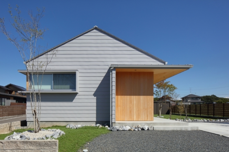 加茂の家－平屋の住まい－切妻屋根と大きな庇