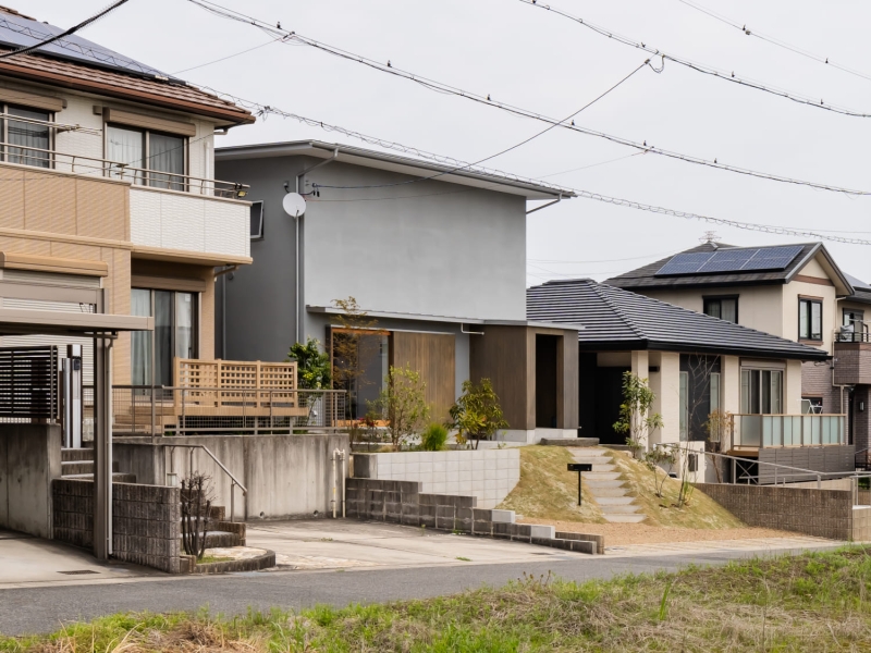 造成地　板張り　木製サッシ