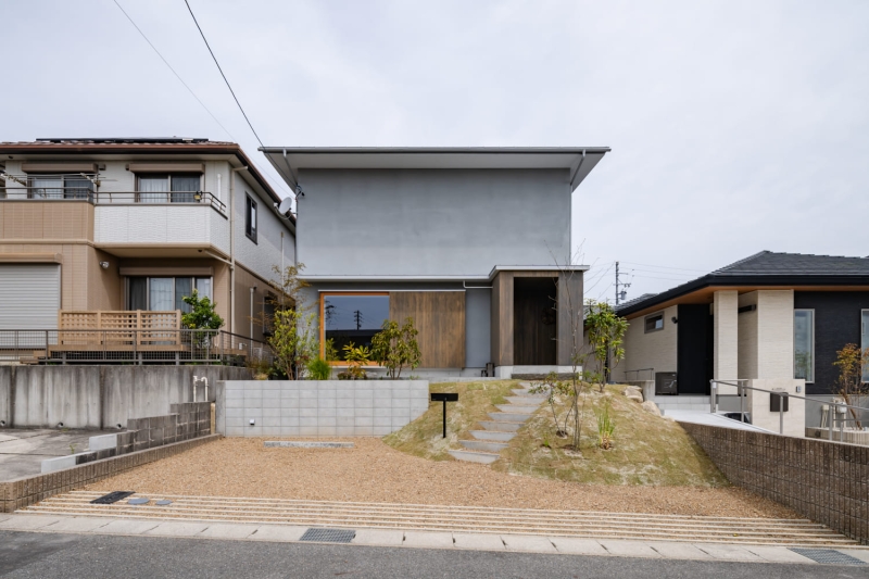 造成地　板張り　木製サッシ