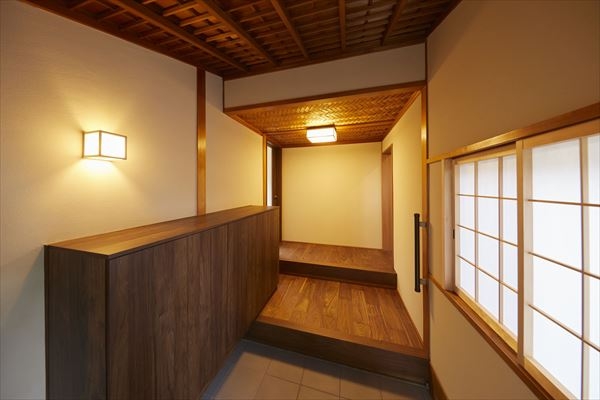 戸建て和風住宅を現代風モダンにリノベーション