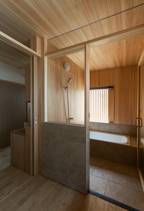檜の浴室