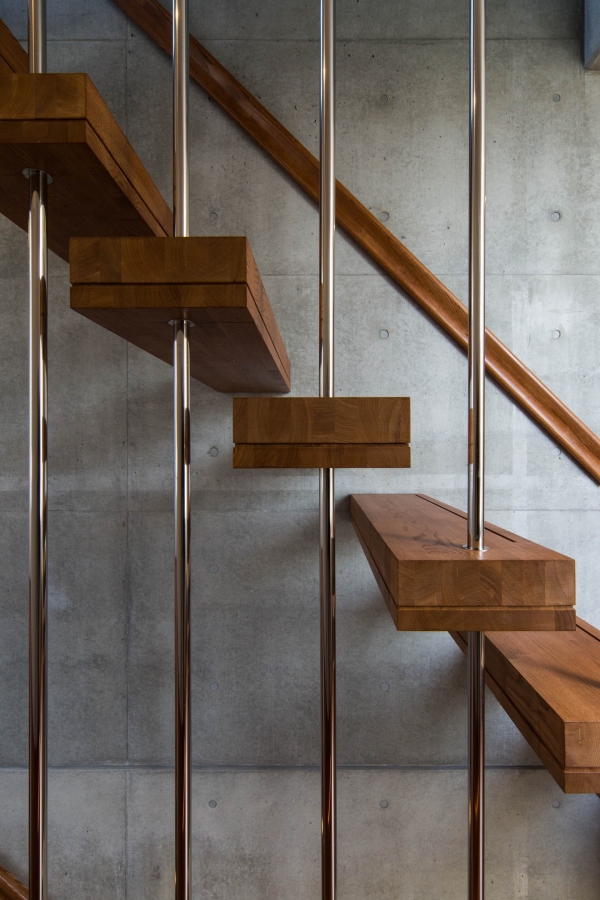 木製の片持ち階段