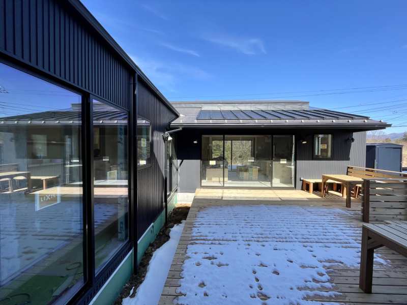 ソーラーシステムそよ風で床暖房する平家の自然素材の家完成見学会　北杜市長坂町