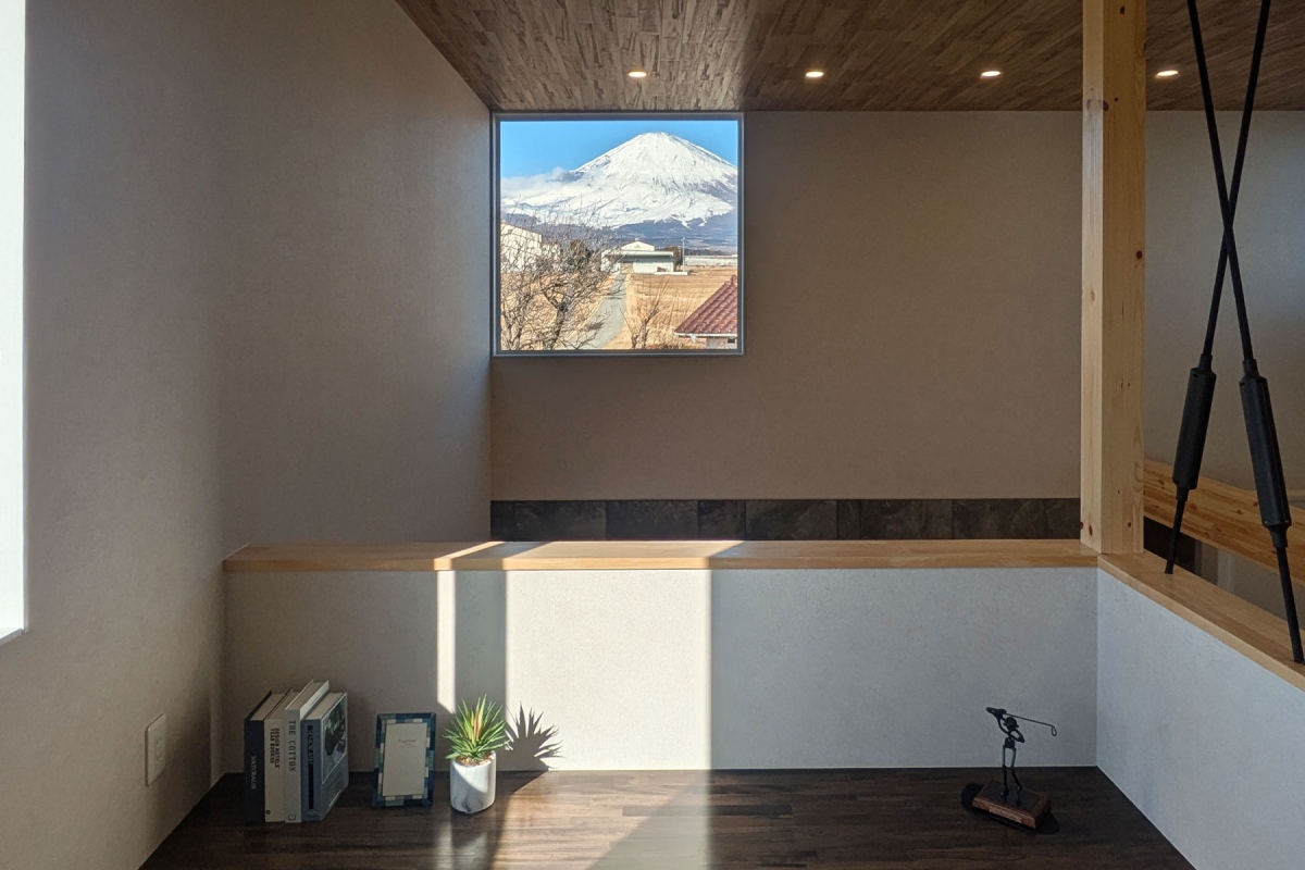 富士山をのぞむロフトがある家が出来ました。
