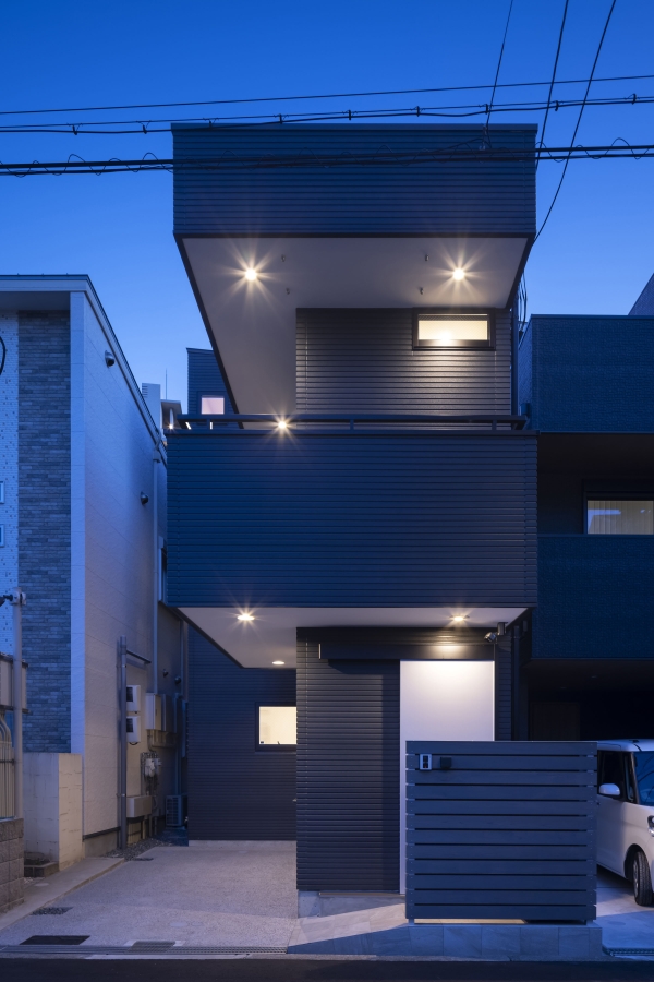 軒が深いから「おいでよ House」 – 大切な人を、傘を差したままでは待たせない –