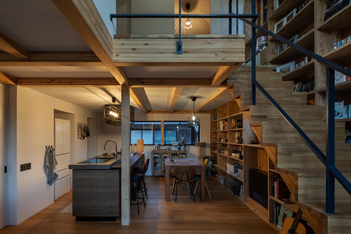 葛城山麓の家｜インテリア夕景