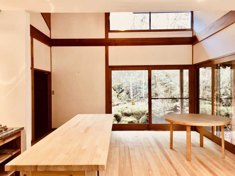 薄暗い和室を吹抜けのリビング続きのダイニングキッチンにリフォーム