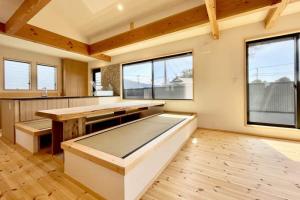 富士山一望！２階リビングのソーラーシステムそよ風で床暖房する自然素材の家