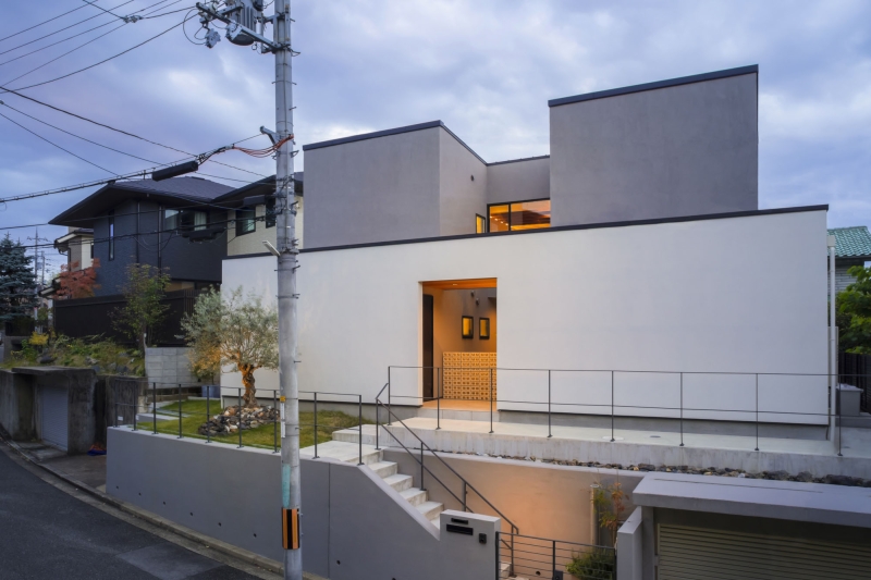 既存の庭を活用した2世帯住宅