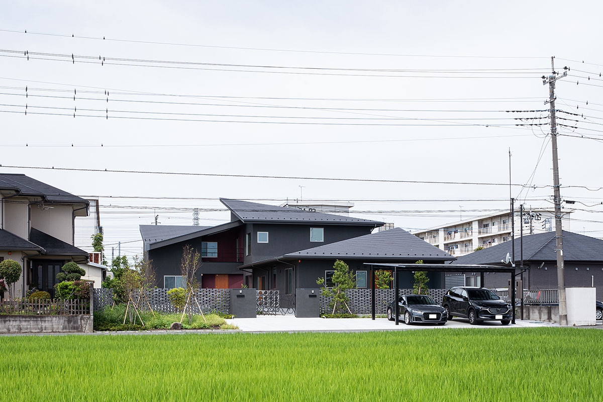 屋根の連なる外観