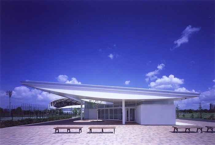 壁から切り離された屋根