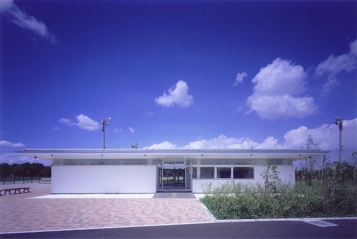 公園中心部に対し控えめな存在となる