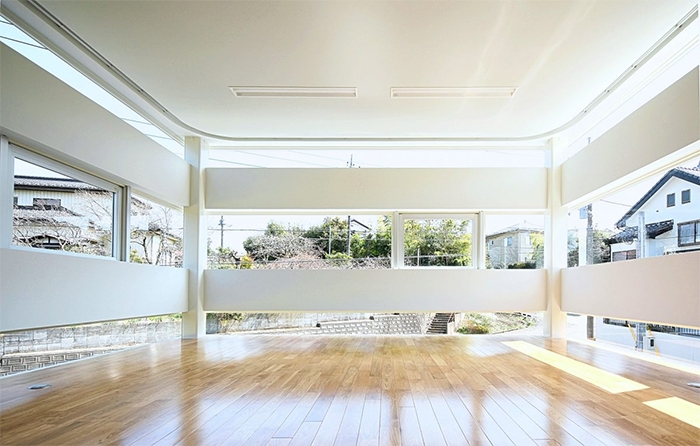 開口部各段で別々の風景を切り取る