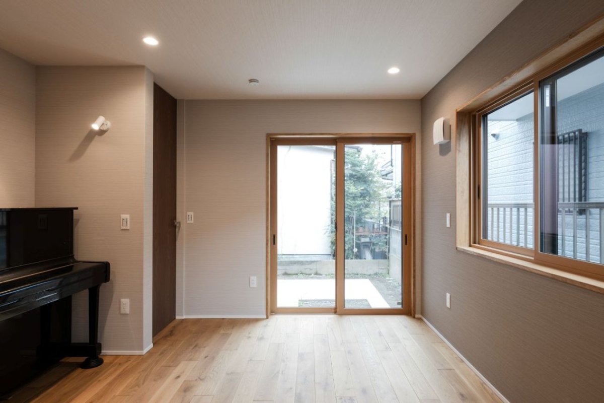 内観　ピアノ室