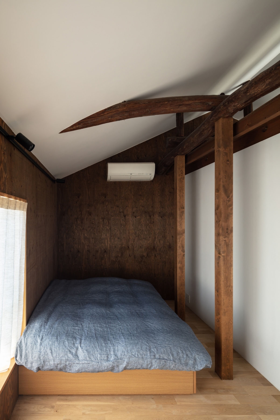 透き間の家｜2階寝室
