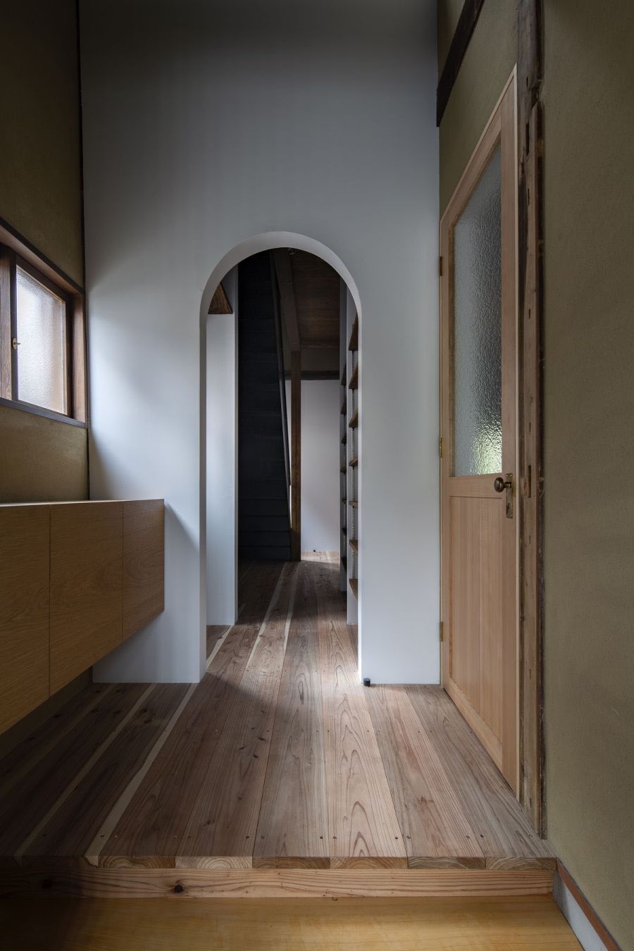 佐保路の家｜玄関内観