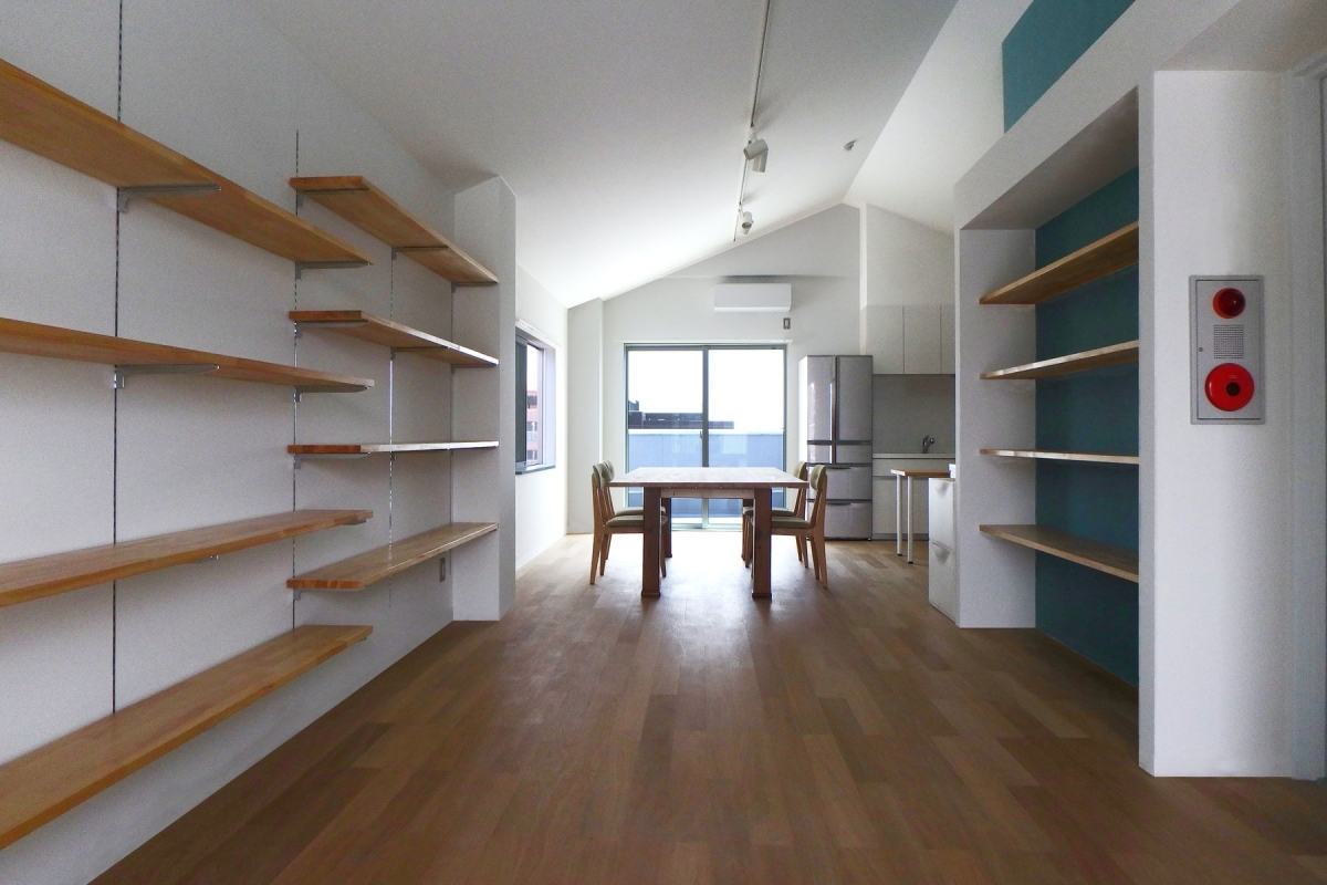 京終くるり｜共同生活室