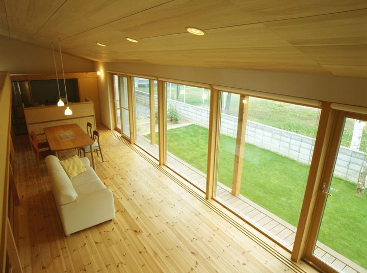 居間・台所を見下ろす