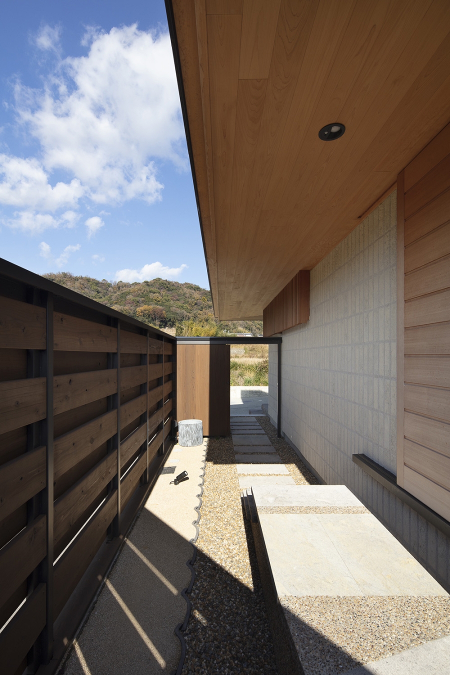 庭に抜けられる露地