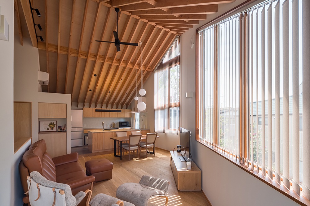 リビングからダイニングキッチン側を見る