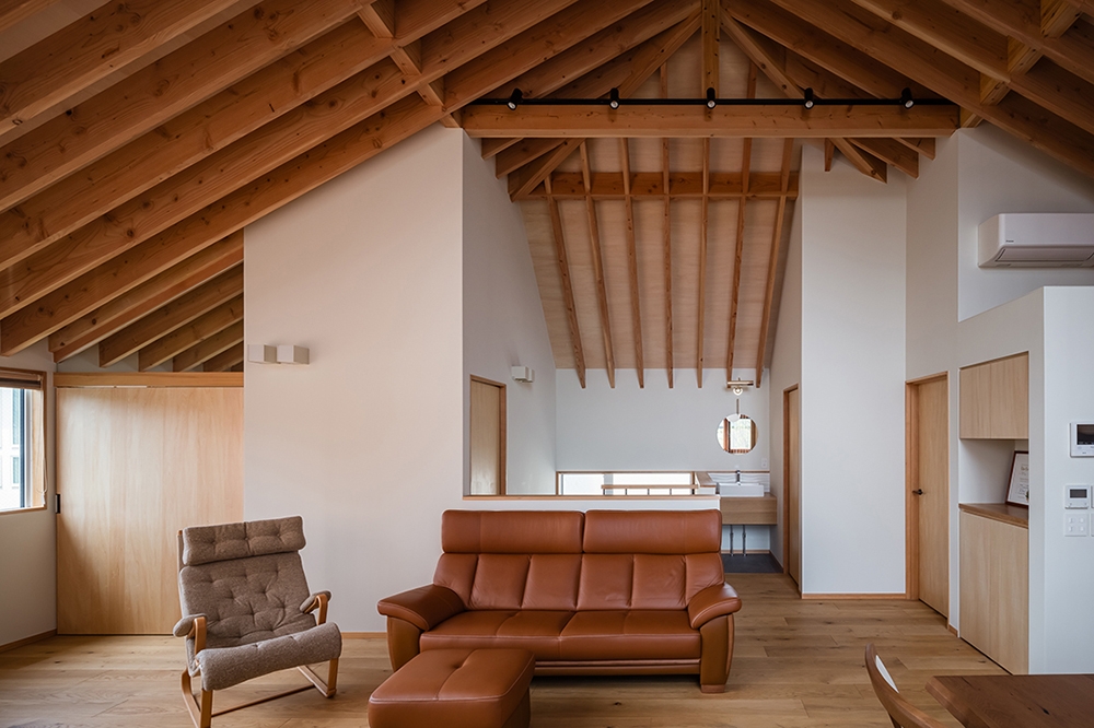 LDKの階段側を見る