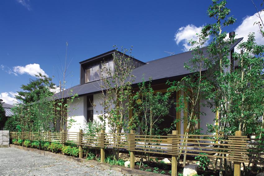 平屋発想の屋根が在る家で「和みの美」を！