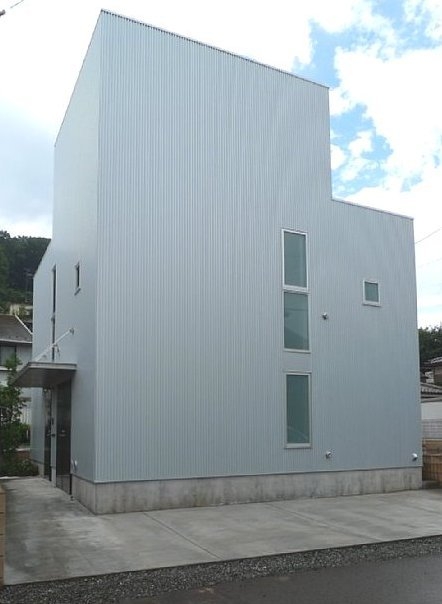 シンプルな木造3階