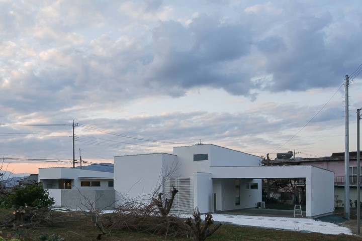 一宮の家／中庭を囲む平家建の家